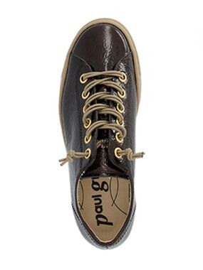 BROWN PATENT leather sneakers. Elastic laces. Never worn